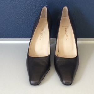 Paloma dark gray leather pumps